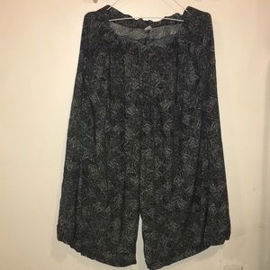 Drawstring black graphic culottes